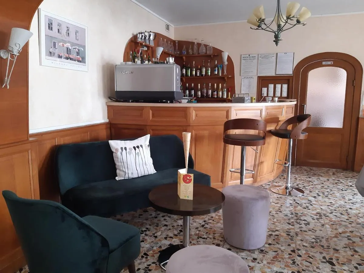 La Bonne Auberge Ségny 2*,  France
